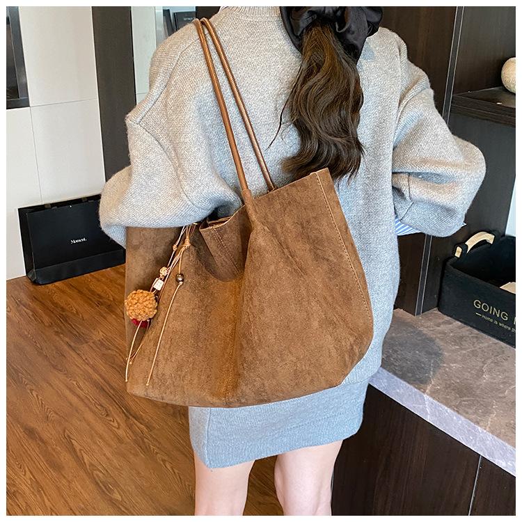 New Suede Commuter Large Capacity Tote Bag 2025 Women's Casual Simple Versatile Ins Shoulder Bag