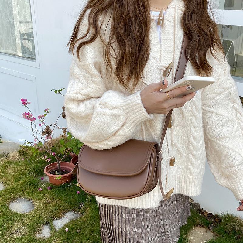 Korean Version of Saddle Bag Women's 2025 Spring New Simple Retro Temperament Versatile Shoulder Messenger Bag