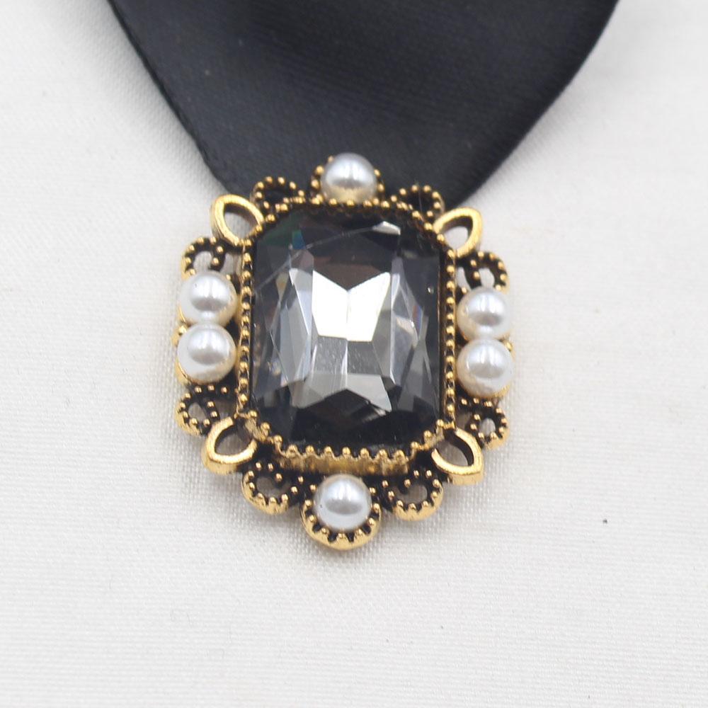 Exquisite 5-piece 24 * 30MM glass rhinestone alloy flower plate buckle pearl embellishment handmade DIY accessory material