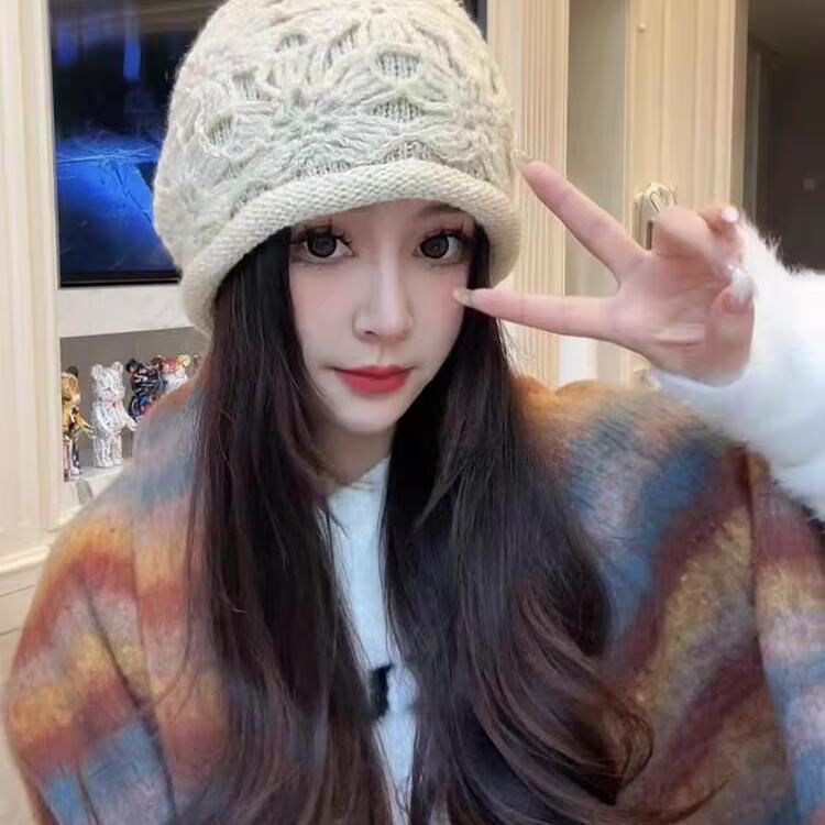 Handmade three-dimensional crochet sunflower crimped knitted hat for women with small faces, double-layer thickened warm ear protectors, pullover hat