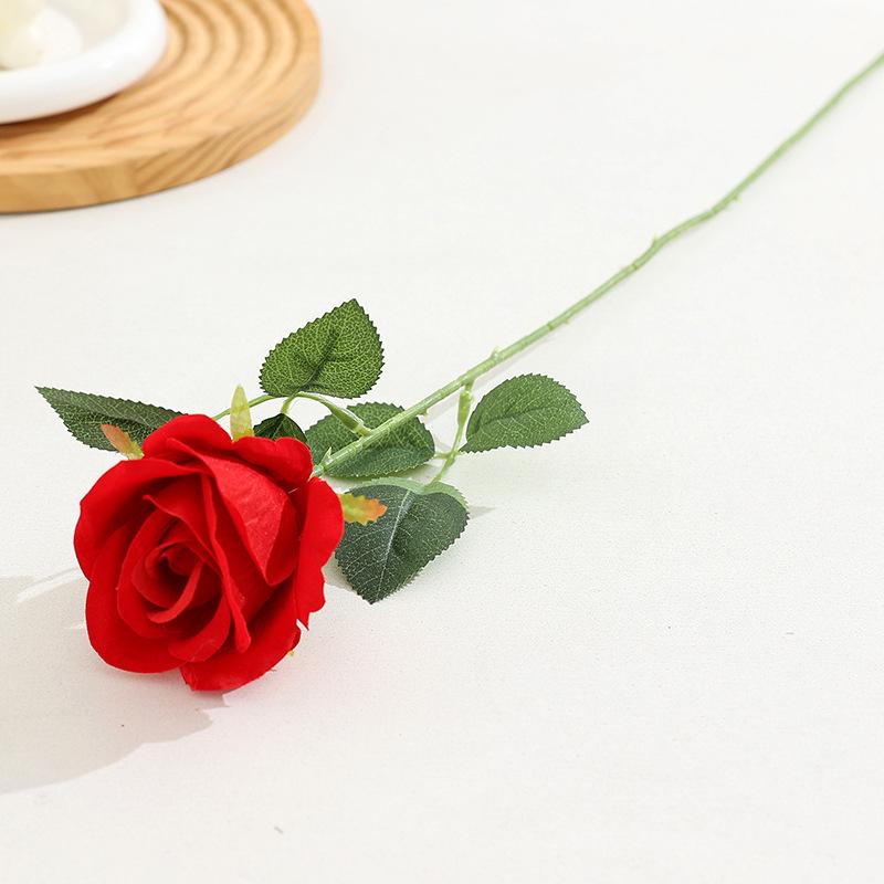 Hodně Růžové Umělé Květiny Domácí a Obývací Pokoj Dekorace Držící Kytici V Ruce Jídelní Stůl Květinové Dekorace Svatba Párty Potřeby