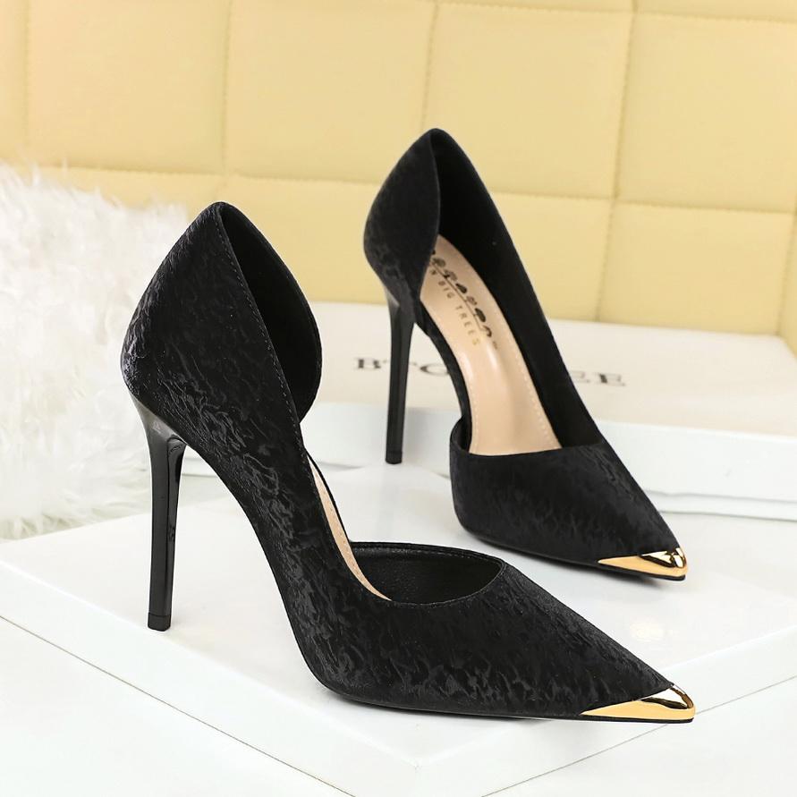 Spitze, spitz zulaufende, flache, ausgehöhlte High Heels für Damen, dünne Absätze, dekorative Metallsilberschuhe