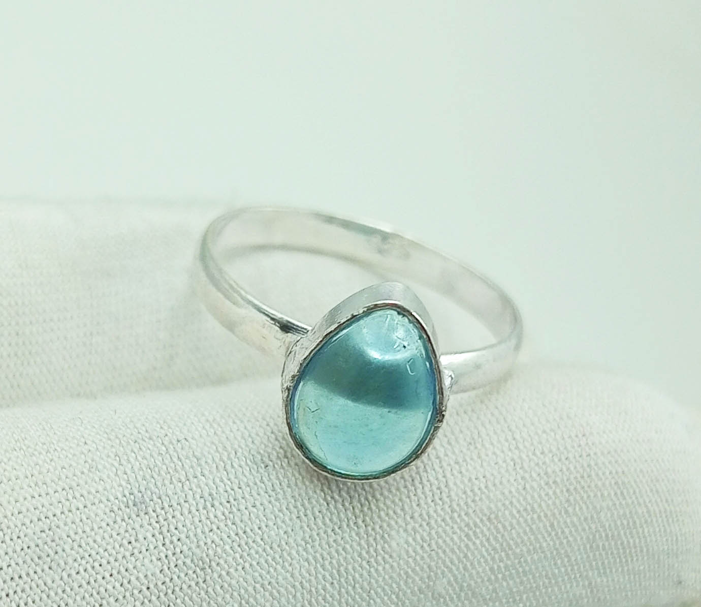 

1 ПК Aqua Chalcedoly Gemstone 925 Sterling Silver Plated Грушевидная форма Крошечное кольцо