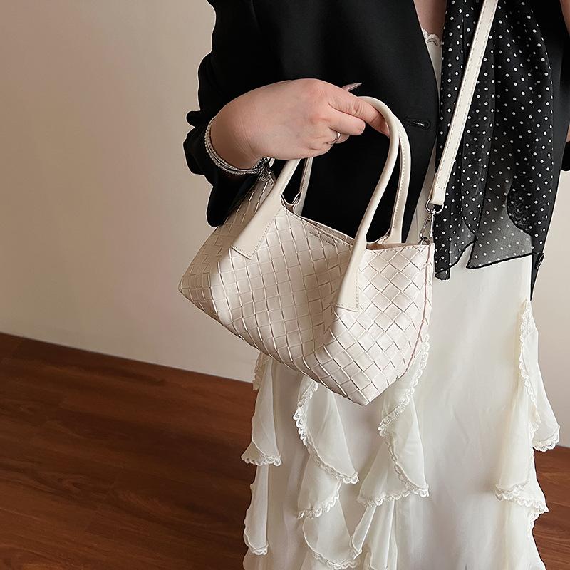 Niche woven vegetable basket bag women's 2025 new fashion and leisure simple crossbody handbag large capacity
