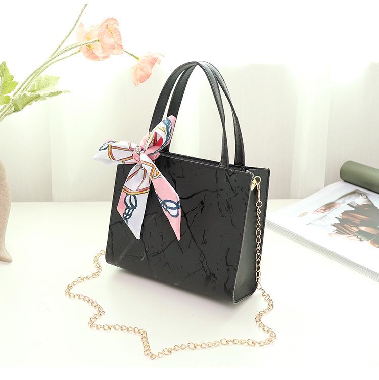 

Новая шелковая сумка-шарф, одноплечная сумка кроссбоди, универсальная нишевая квадратная сумка. чёрный