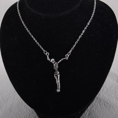 Çok Satan Retro Kurukafa Hayalet Kolye: Cadılar Bayramı için Gotik Tarz Kazak Zinciri, Unisex