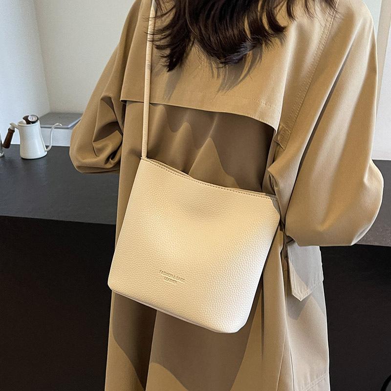 New Fashion Shoulder Bucket Bag Simple Personality Versatile Autumn and Winter Fashion Crossbody Temperament Women's Bag
