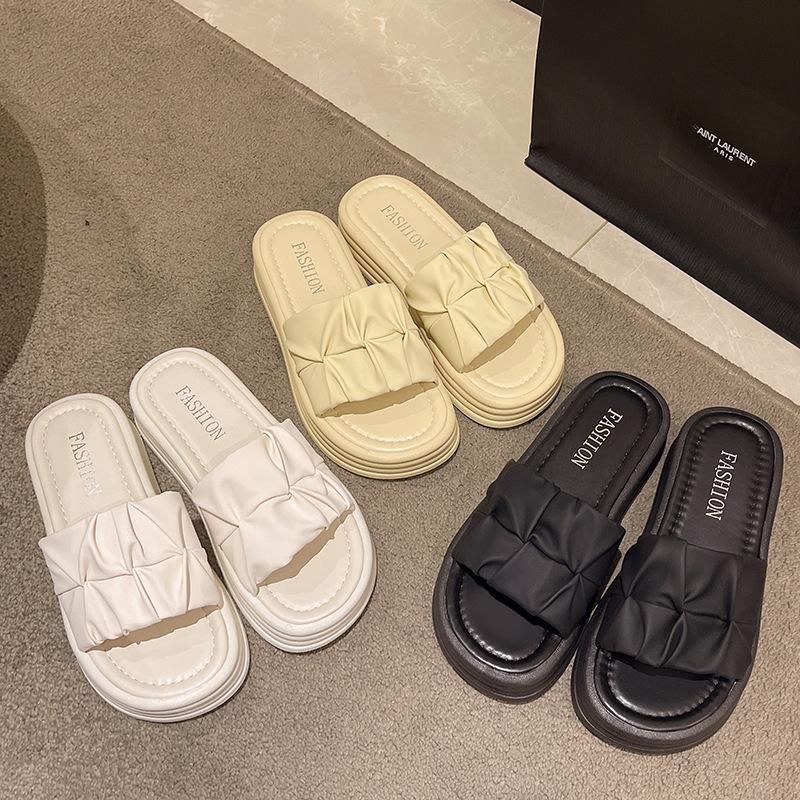 Korean version of one-word drag women's summer outer wear 2025 new fashionable versatile thick-bottomed non-slip beach cool slippers