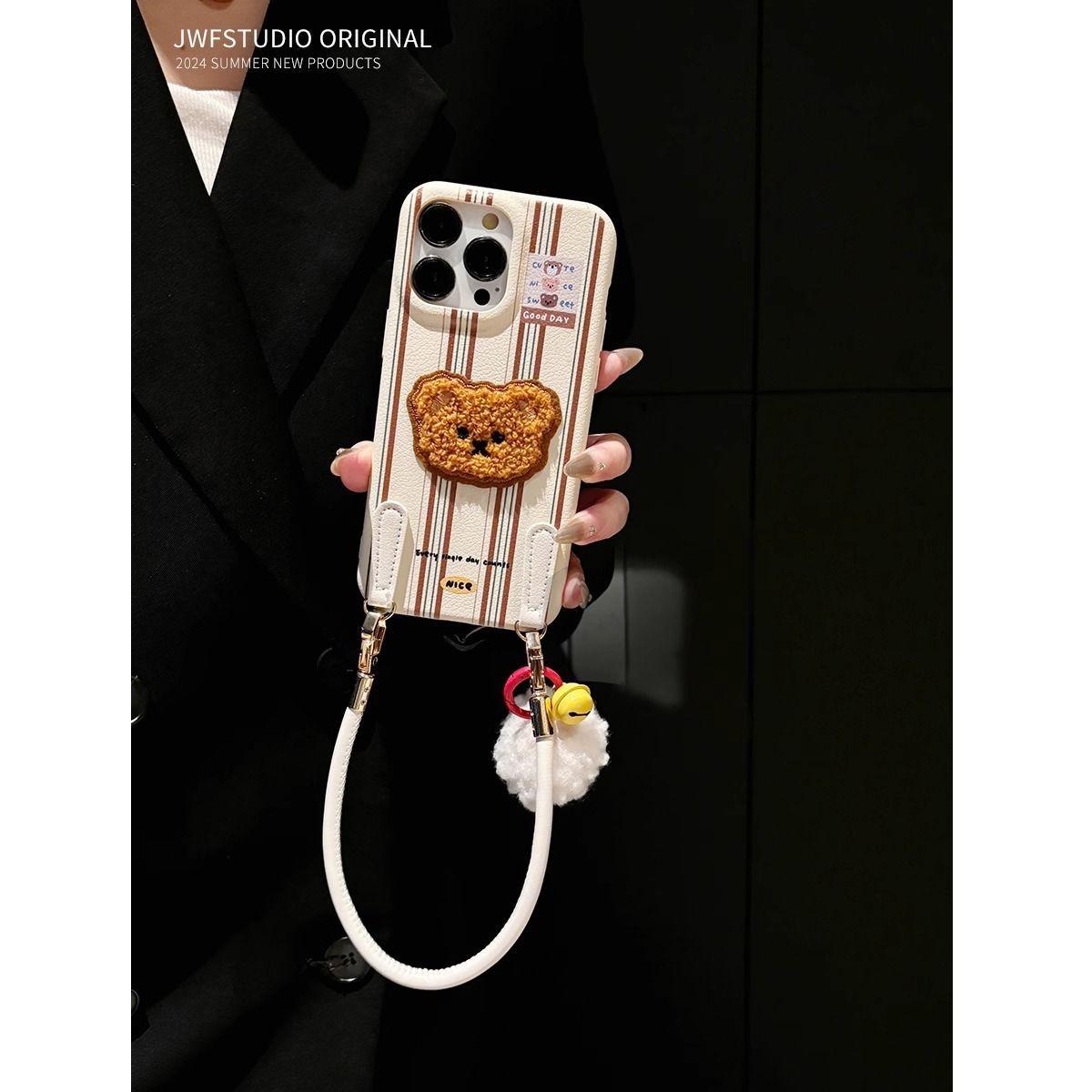 

Embroidered Bear Apple 16 ProMax Mobile Case IPhone 15 Pro New 13 Women 12 Soft Cover 14 Bracelet XR Apple 16