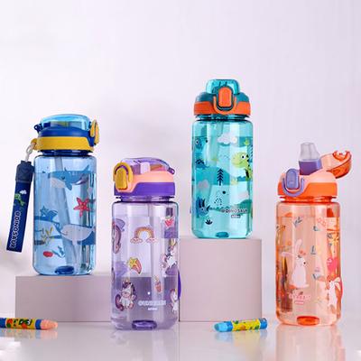 Botella de agua de dibujos animados de 600 ml con pajita, taza de agua portátil para niños, botellas de agua de plástico a prueba de fugas, taza de agua de viaje de verano para niños