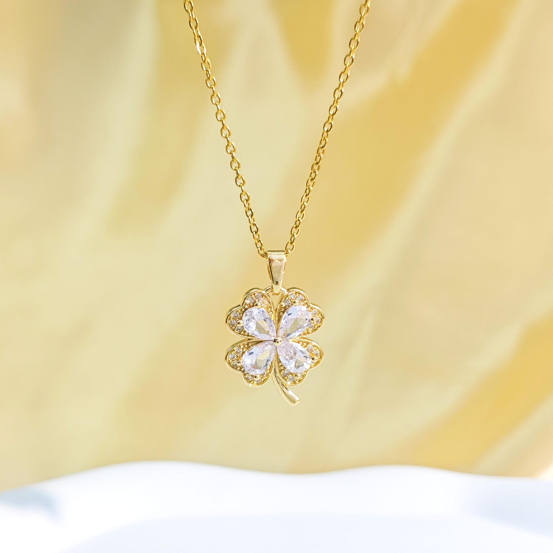 Four-Leaf Clover Zircon Titanium Steel Necklace, Women s Fashion Clavicle Chain, Versatile Design.