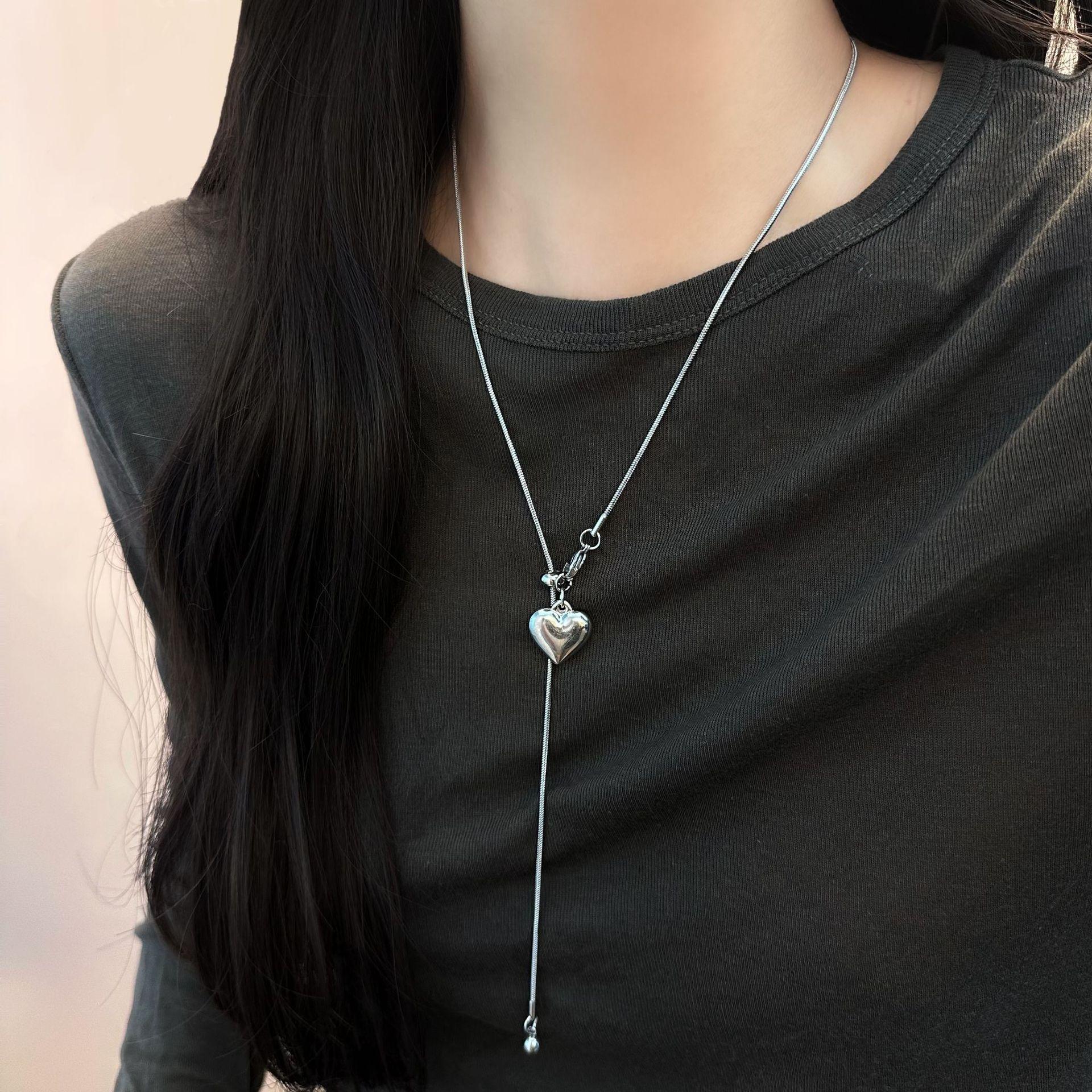 

Simple and versatile design sense of love pendant necklace women s light luxury high-end sense long autumn and winter temperament sweater chain