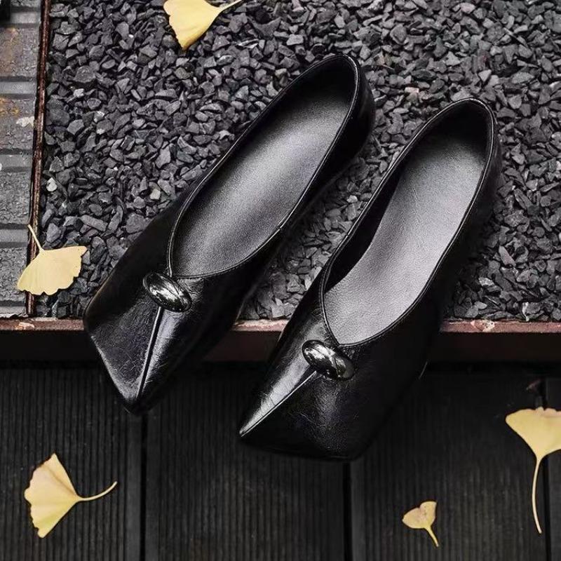 

Light and mature style, medieval square head, grandma shoes, genuine leather, shallow mouth single shoes, one pedal, commuting versatile, new models 35 чёрный