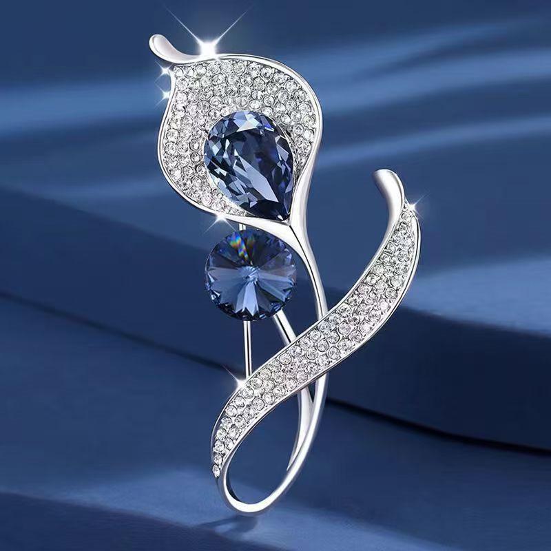 

Элегантная брошь-лилия со стразами - Роскошный женский аксессуар с цветком