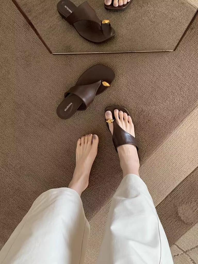 2025 Summer New Flat-bottomed Beach Cover Toe Small Cool Slippers Wear Fashion Casual Versatile Slippers Women's Shoes