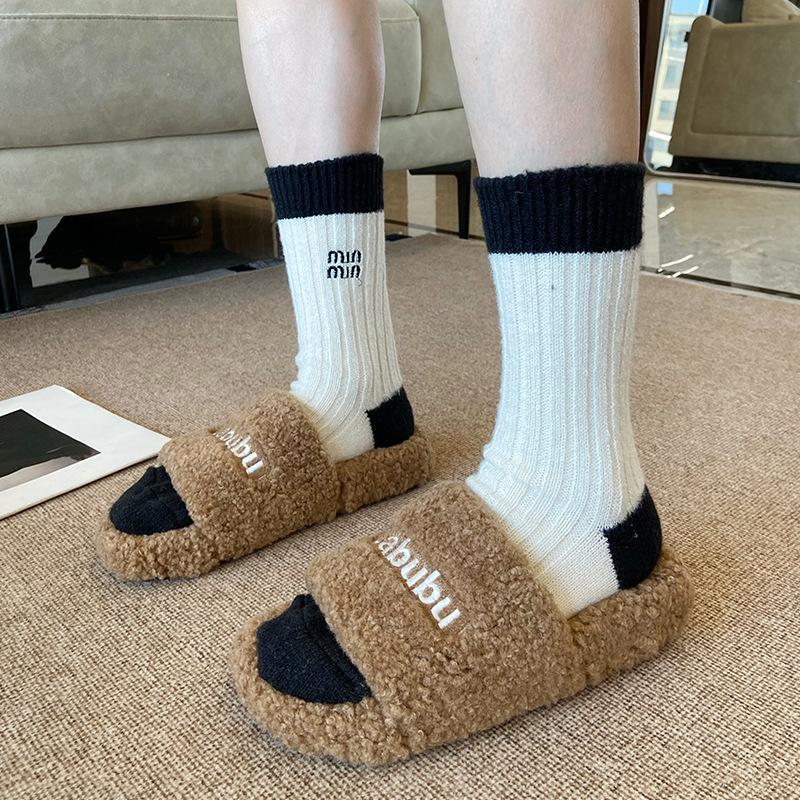 1669 autumn and winter new Internet celebrity thick-bottomed fluffy slippers women's Korean version fashion outer wear plush home one-word cotton sli