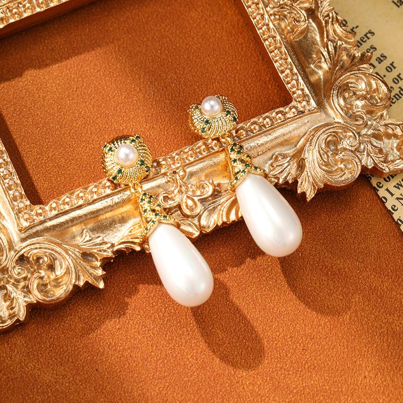Jewelry New Vintage Earrings Pearl French Geometric Exquisite Palace Style Tassel Earrings Women's Light Luxury Jewelry