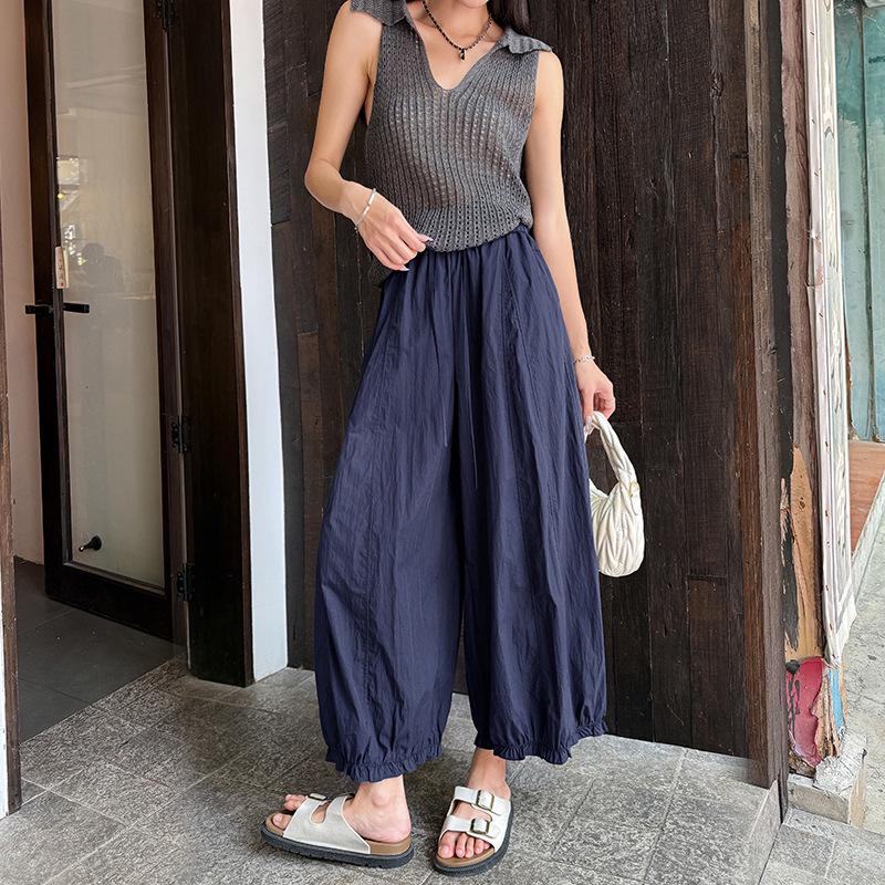 

Women s Summer High-Waisted Yellow Flower Bud Lace Lantern Pants - Casual, Loose, Slimming, Nine-Point Length. L темно-синього кольору