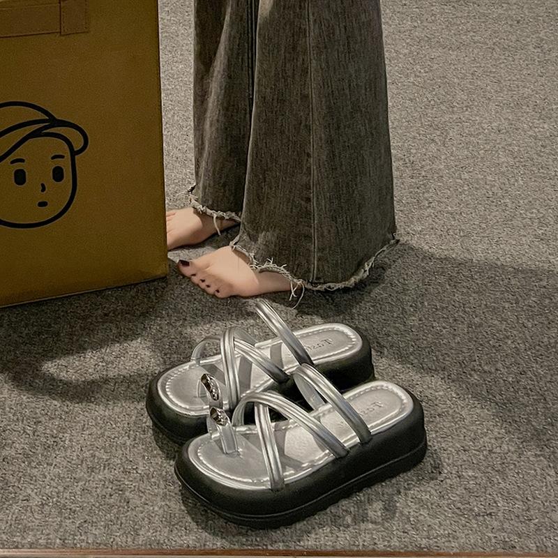 

Cool slippers women s outer wear 2025 summer new thick-soled heightening small beach shoes muffin bottom cover toe half slippers 40