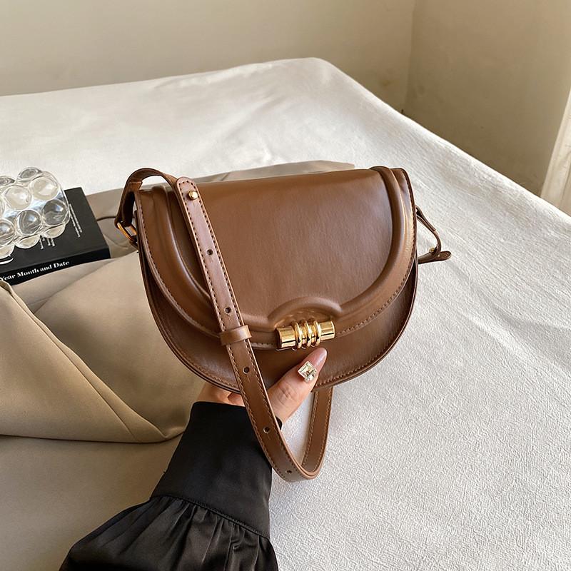 Stylish Vintage Saddle Bag For Women With Trendy Colors And Soft Pu Material