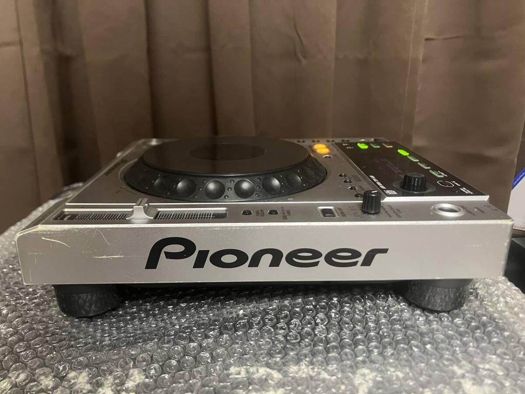 [UŻYWANY] Pioneer Srebrny Odtwarzalny przez USB Pioneer CDJ-850