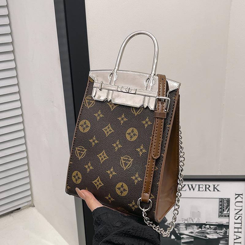 Small bag for mobile phones Women's spring and summer new fashion chain Crossbody bag Mobile phone bag