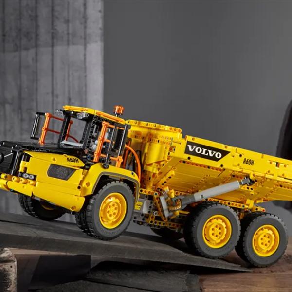 LEGO Technic 6x6 Volvo Articulated Hauler Set 42114 2193pcs