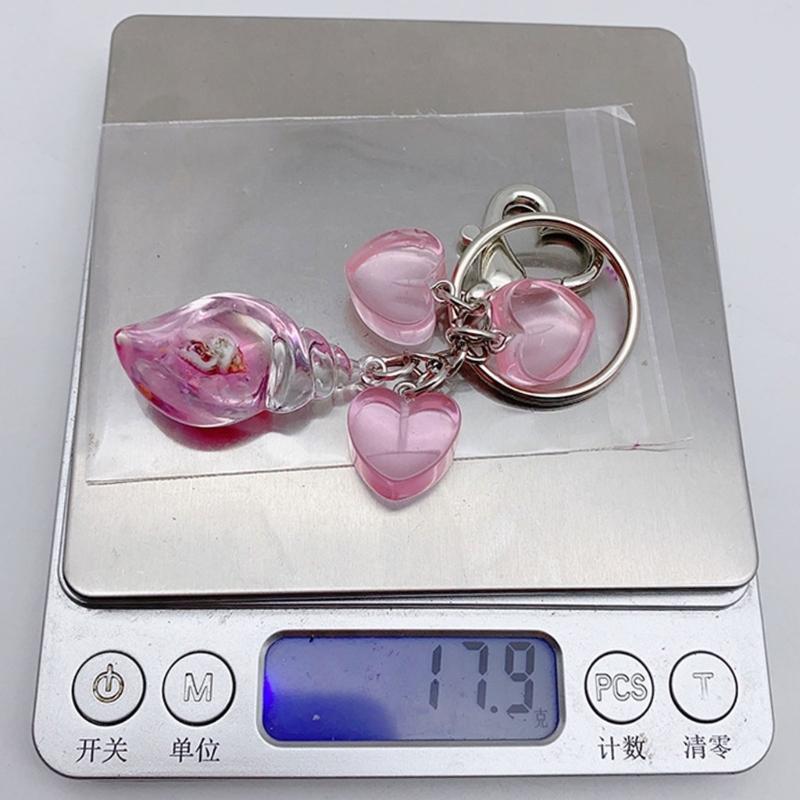 Fashionable Conch Keychain Bag Purse Adornment Stylish Heart Key Holder Cute Backpack Accessory Perfect for Any Occasion