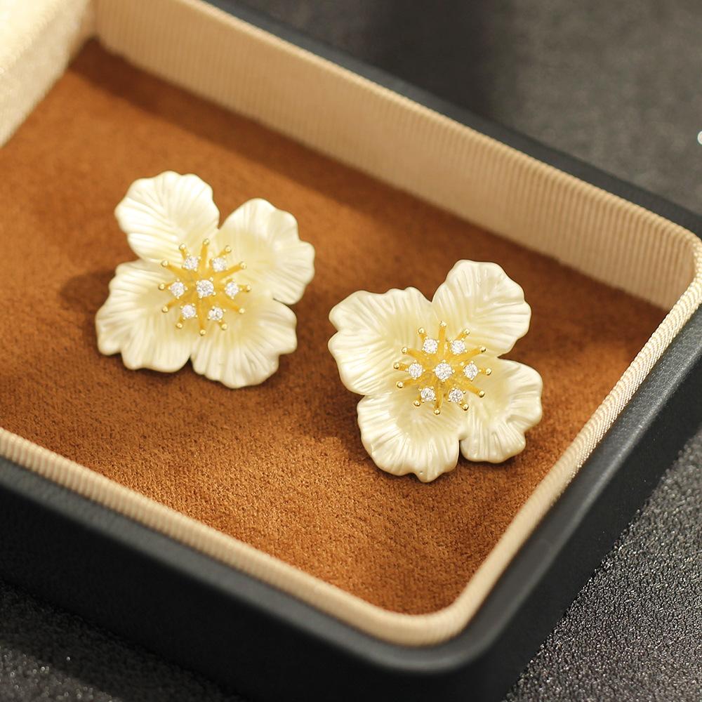 French simple drip oil four-color flower stud earrings niche high-end gentle flower earrings 925 silver needle earrings women