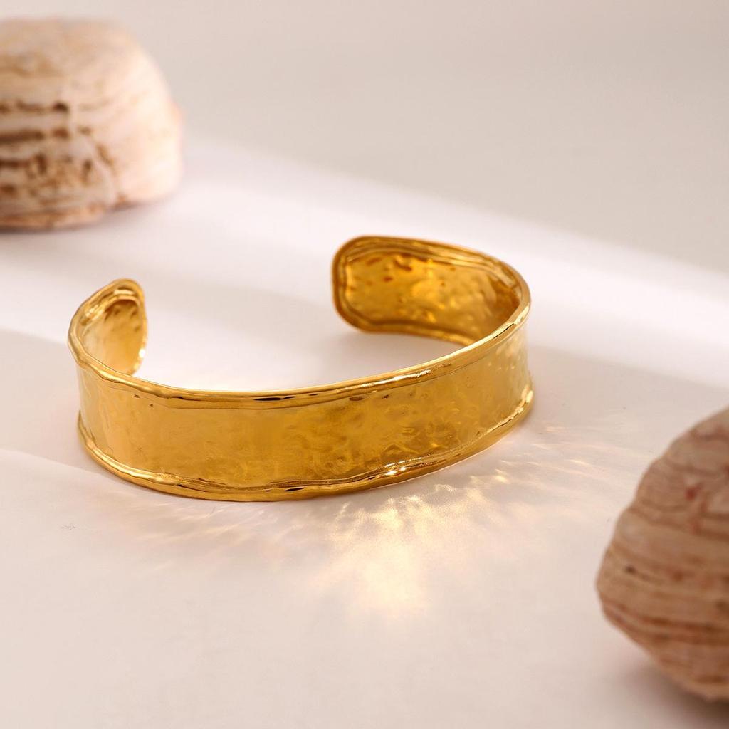 Women's 18k Gold Stainless Steel Hammered Wide Open Bangle - French Retro Minimalist Design