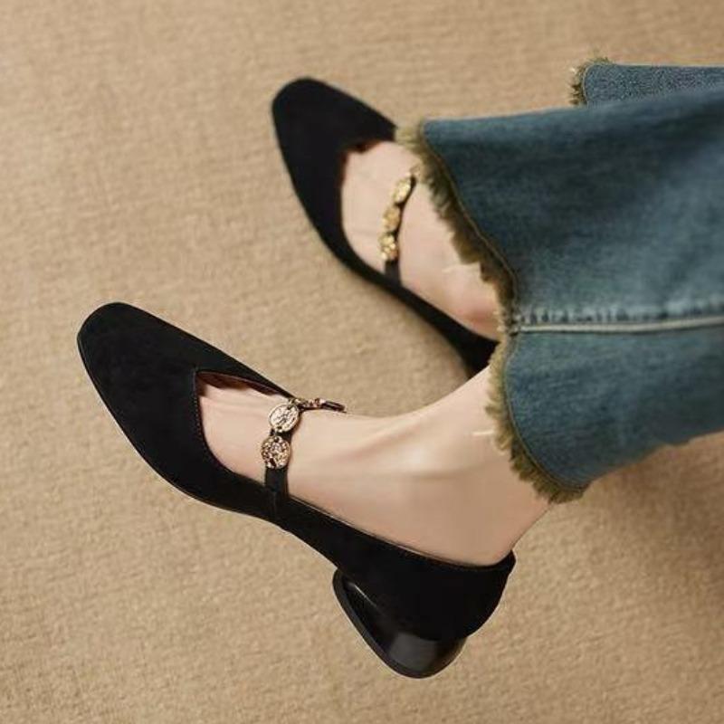 2026 Retro Quadratischer Kopf Goldmünzen-Ketten-Schuhe Damen Bequem Vielseitig Dicker Niedriger Absatz Einzelne Schuhe Frühjahrs-Saison