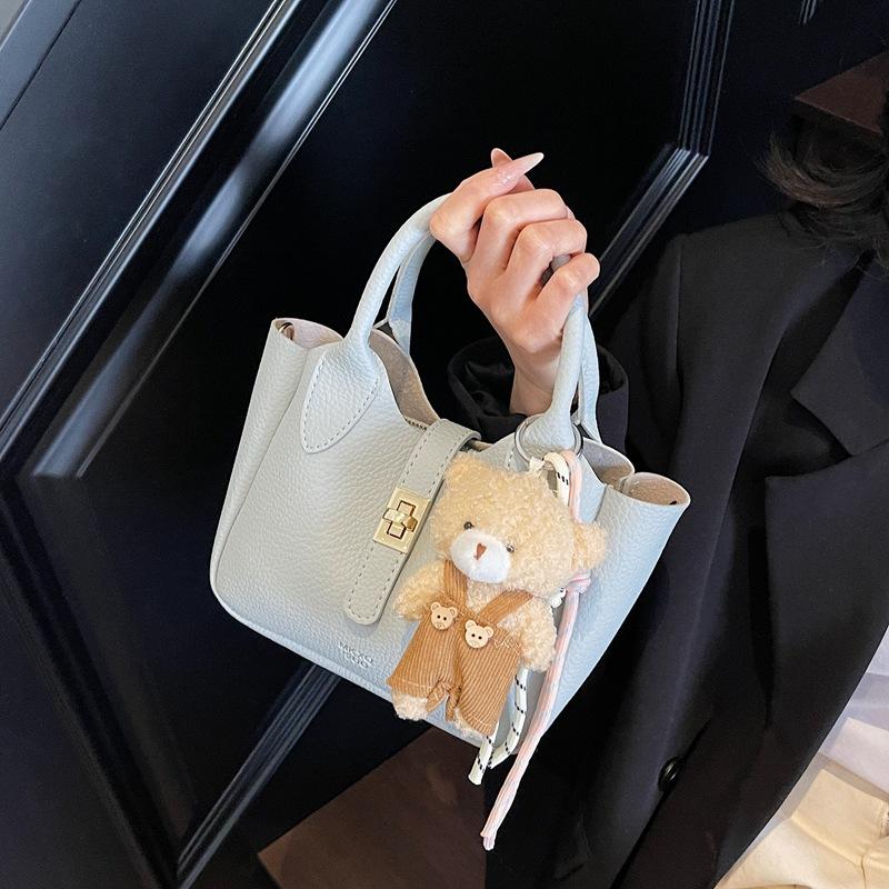 Xia Xiao Fresh Versatile Handbag Women's New Casual Bucket Bag Commuter Shoulder Messenger Bag