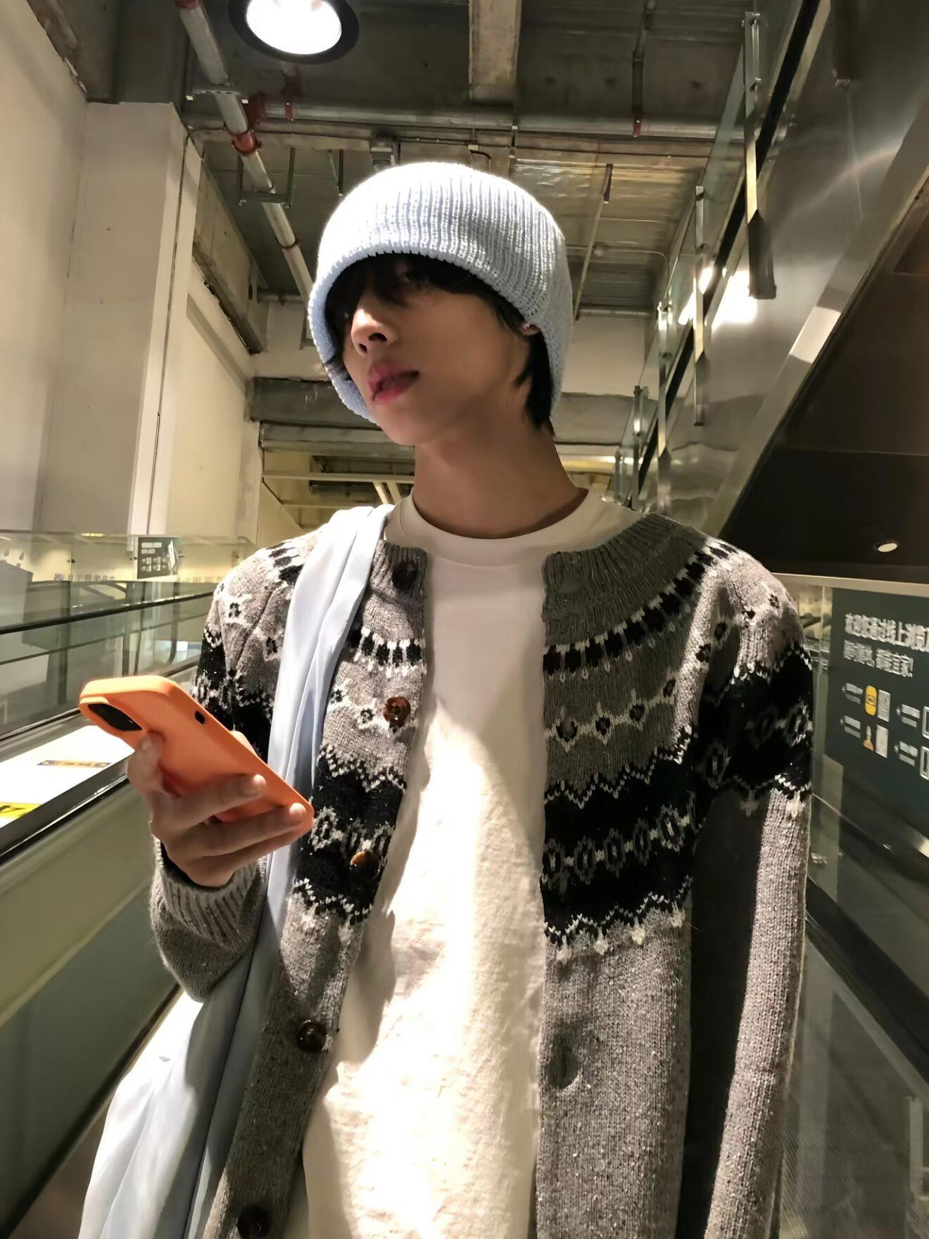 

Men s Retro Fair Isle Jacquard Cardigan: Old Money Style, High-End Knitwear, Round Neck Sweater Large сірий колір