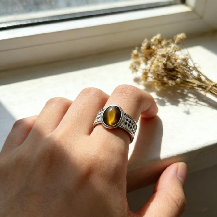 Elegant Vintage Stone Rings Opening Finger Jewelry Delicate Finger Rings Alloy Texture Suitable for Various Occasion