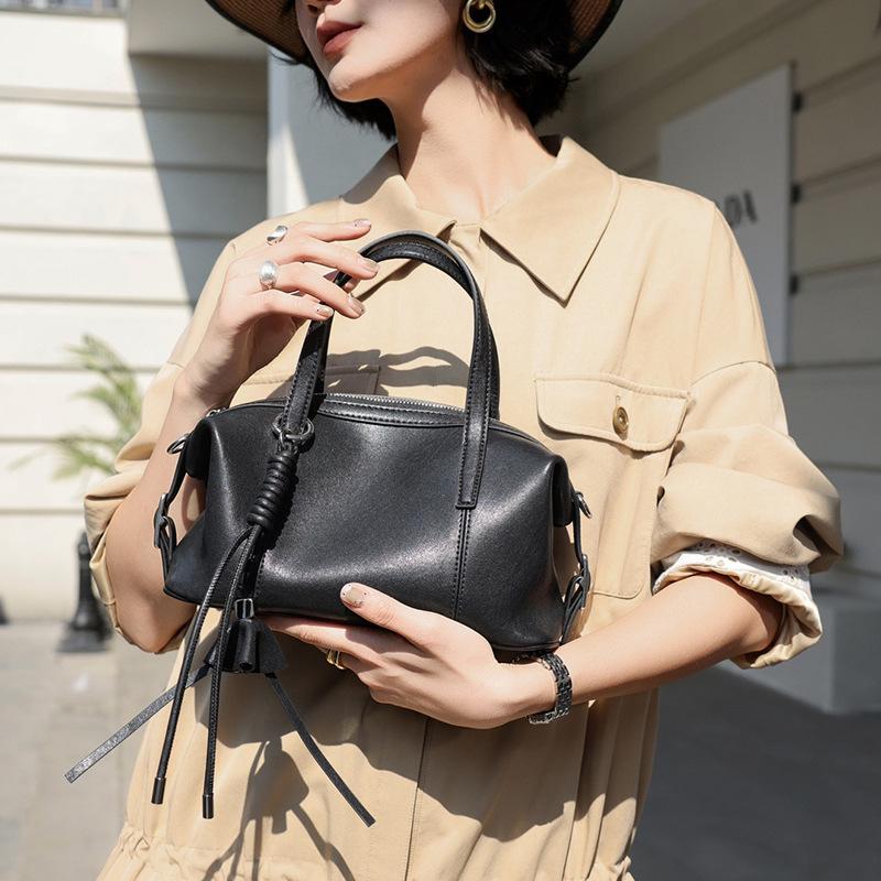2026 New Cowhide Boston Pillow Bag Large Capacity Commuter Foreign Trade Leather Small Bag Casual Shoulder Crossbody Bag