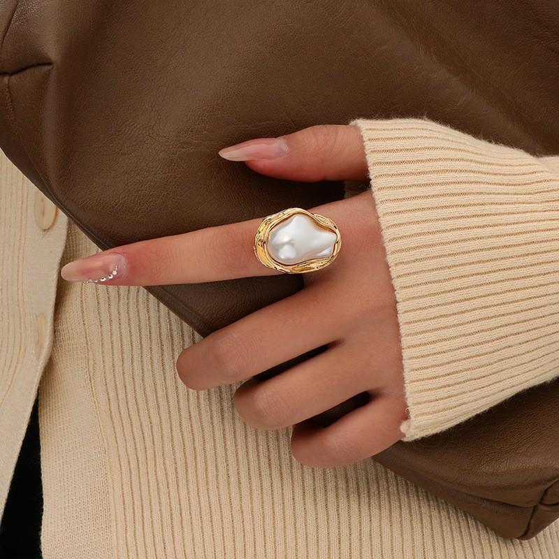 Trendy spesialformet perlesett, retro luksus temperament halskjede, øredobber, ringsett.