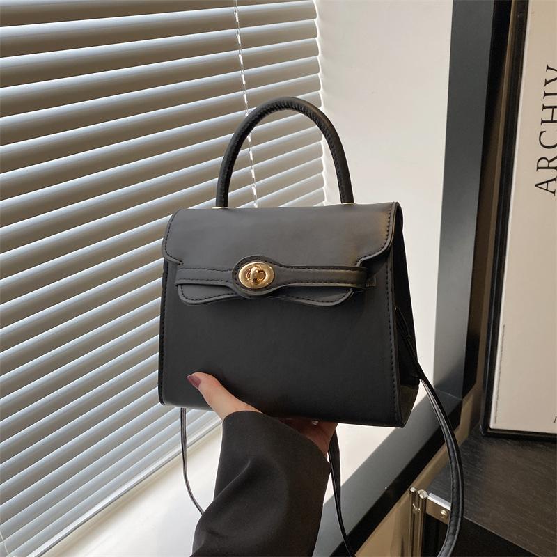 Korean Version of Fashion Portable Small Square Bag 2025 Spring New Trend Versatile Shoulder Bag High Sense Casual Messenger Bag