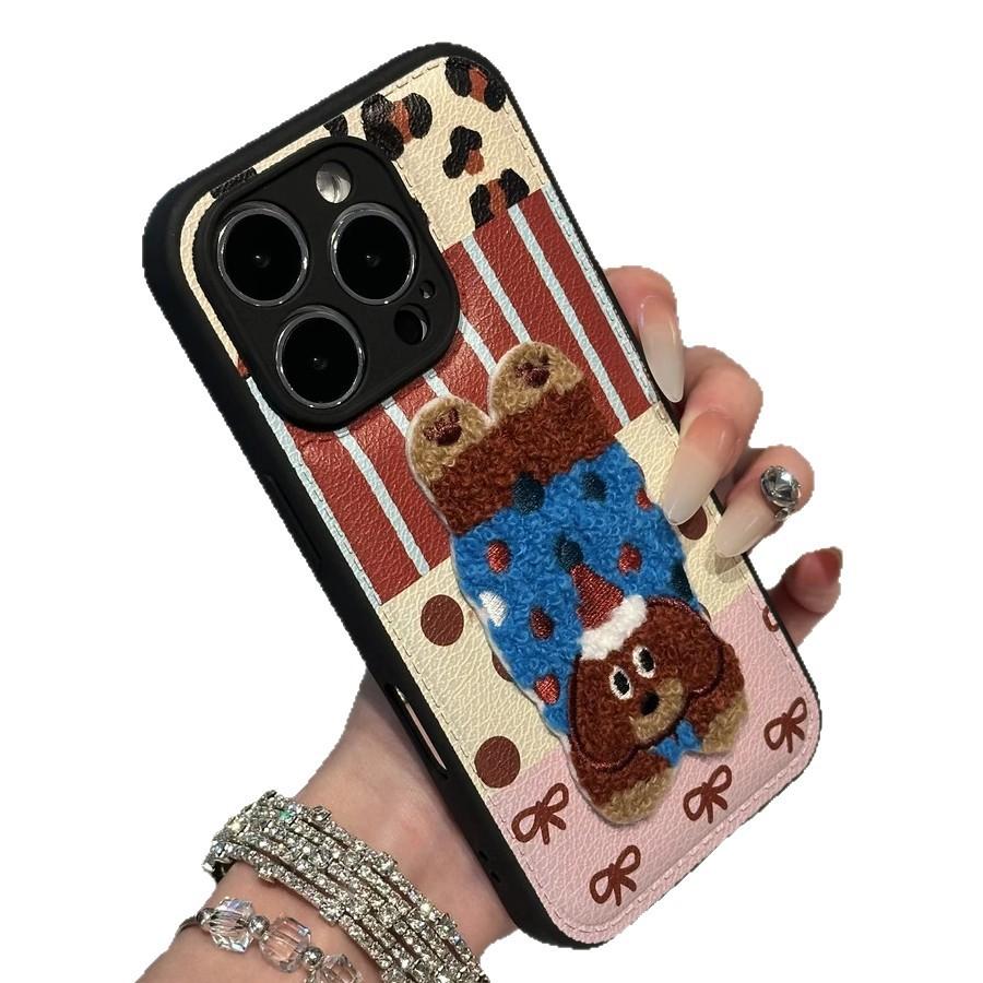 Autumn and winter three-dimensional embroidery lying down animals suitable for Apple 16/17Promax mobile phone case IP15Pro candy air cushion