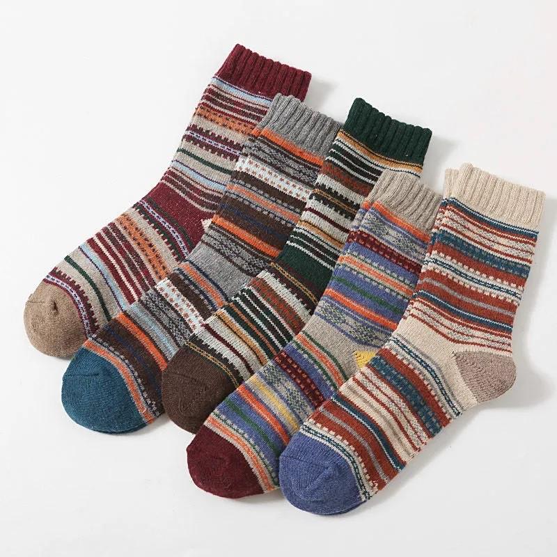 Women's Mid-Calf Reindeer Jacquard Wool Socks - Soft & Comfortable for Autumn and Winter