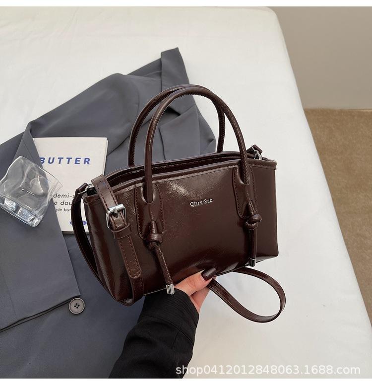 

Premium sense large capacity tote bag fashion hand bag retro foreign style shoulder bag French texture messenger women s bag