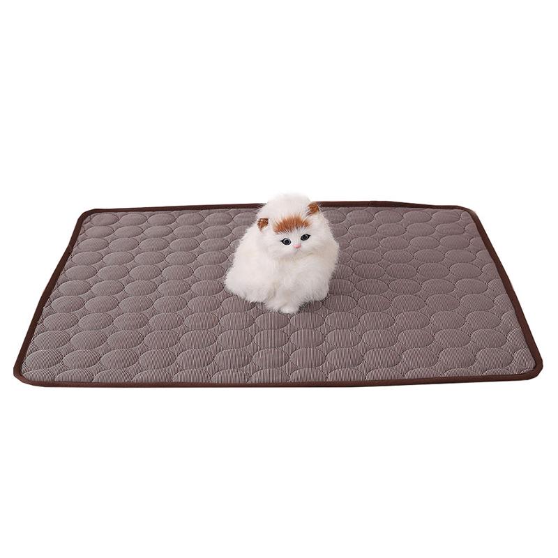 Pet Cooling Mat: Ice Silk Summer Pad for Cats & Dogs - Breathable and Refreshing Sleep Surface