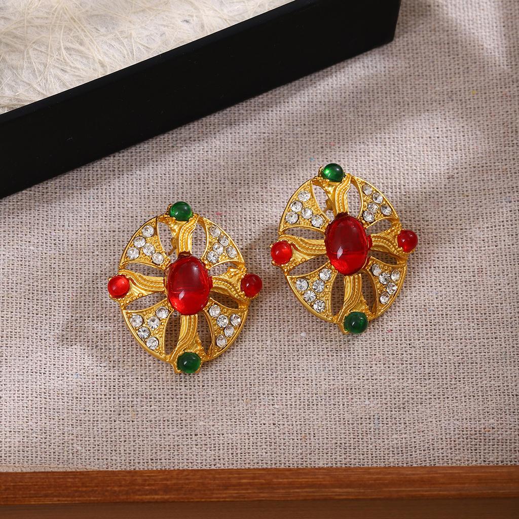 Chic and Elegant Elliptical Ear Studs with Sparkling Zirconia Stones In Retro Style