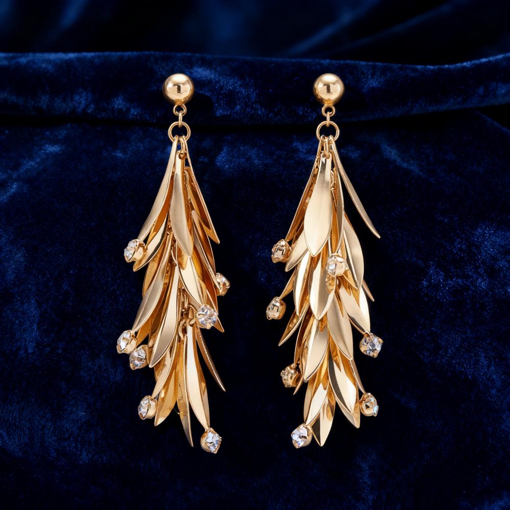 

Exquisite Long Tassel Leaf Earrings with Micro-set Diamonds - Elegant Niche Design for a Face-slimming Effect
