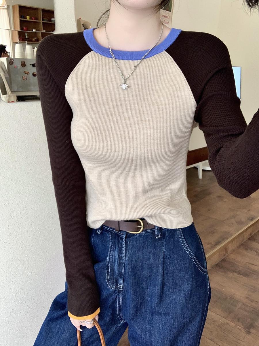 

Корейская версия шикарного вязаного свитера с контрастной вставкой, новинка весны 2025 года, приталенный топ с длинным рукавом для ношения под одежду, женский свитер, уменьшающий возраст XL