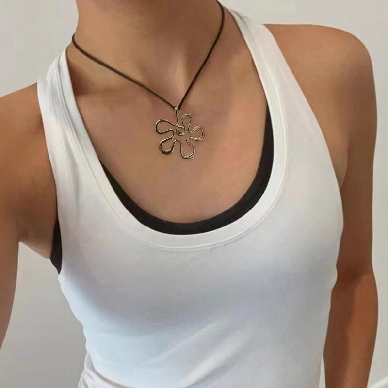 Flower Pendant Necklaces Irregular Flower Pendant Necklaces Flower Jewelry Alloy Material Birthday Gift for Women Girls