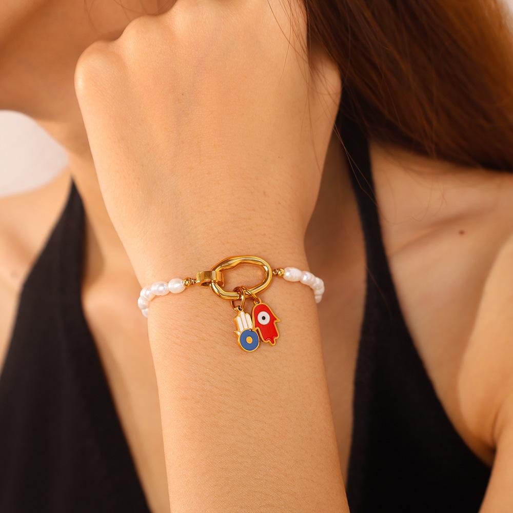 European and American retro exotic jewelry pendant golden Fatima hand evil eye element decorative pendant