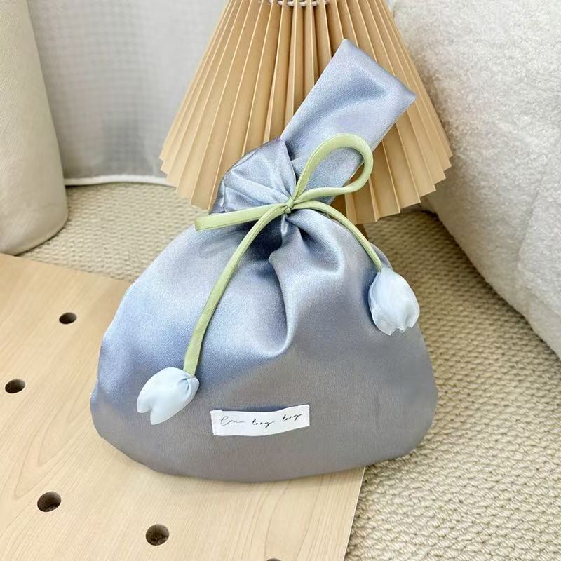 Vest Shape Tulip Wrist Bag Large Capacity Tope Handle Wedding Beauty Bag New Chinese Style Silk Cloth Goddess Day Gift Bag