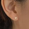 LUNNE 14k Flache Herz-Steckohrringe (14 Karat Gold) Staffel 16