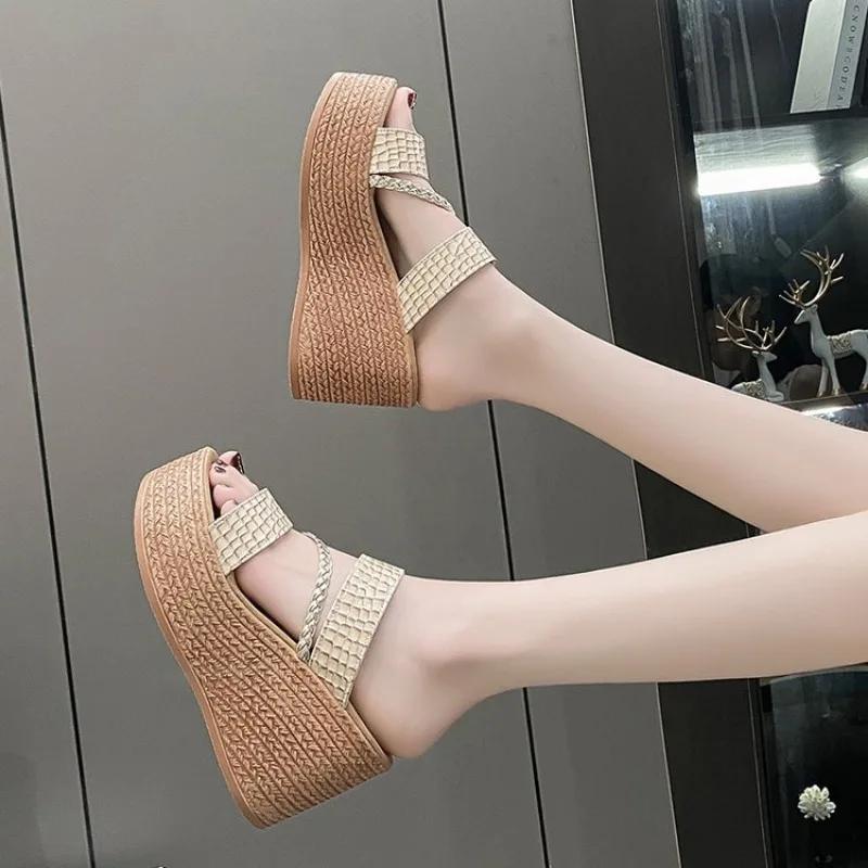 Gold Weben Keil Sandalen Frauen Sommer Neue Nieten Dekoration Klobigen Plattform Sandalen Frau Mode Super High Heels Hausschuhe