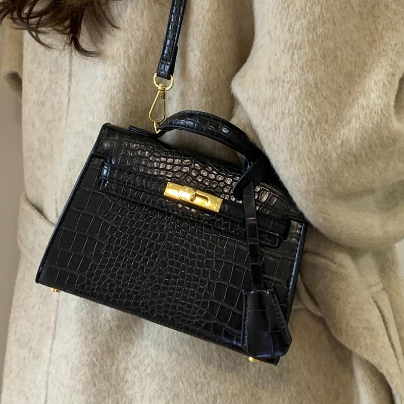 Korean version of fashionable niche stone pattern bag 2025 autumn new texture handbag retro fashion messenger bag bag